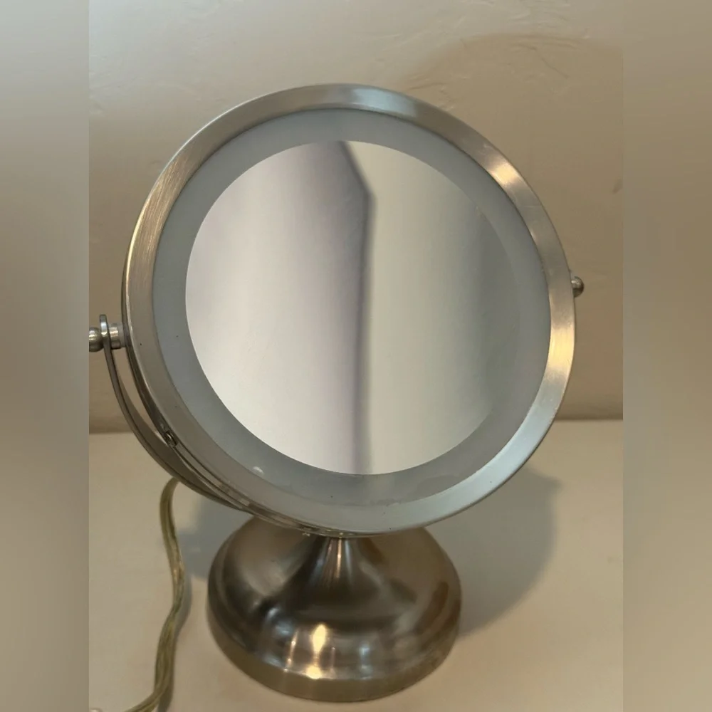 Vintage Silver Vanity Makeup Mirror 6x Magnification w/ Light Operational Table‎